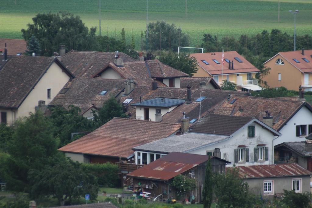 Au Coeur Du Vignoble Sur Bursins Bed & Breakfast Екстериор снимка