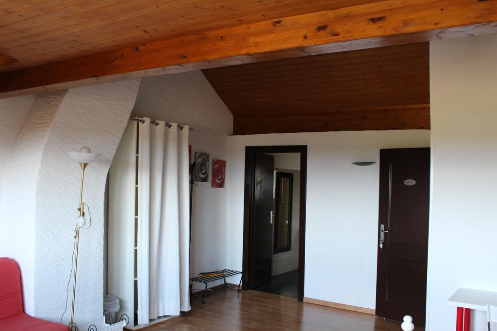 Au Coeur Du Vignoble Sur Bursins Bed & Breakfast Екстериор снимка