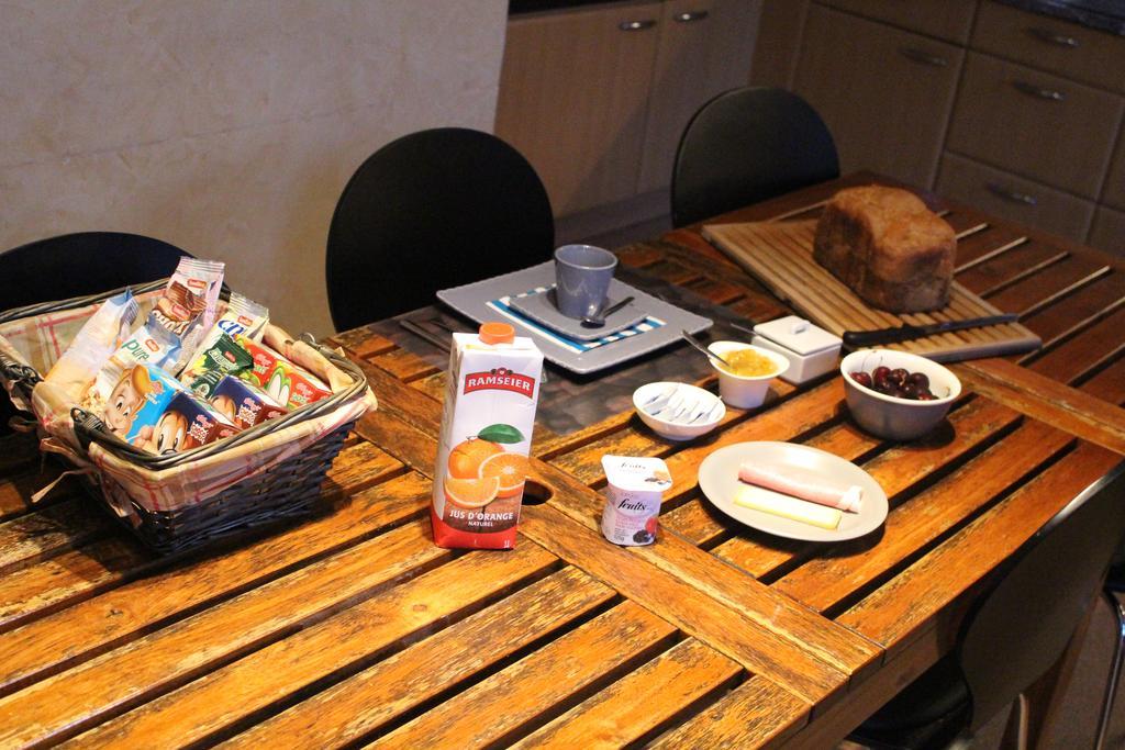 Au Coeur Du Vignoble Sur Bursins Bed & Breakfast Екстериор снимка