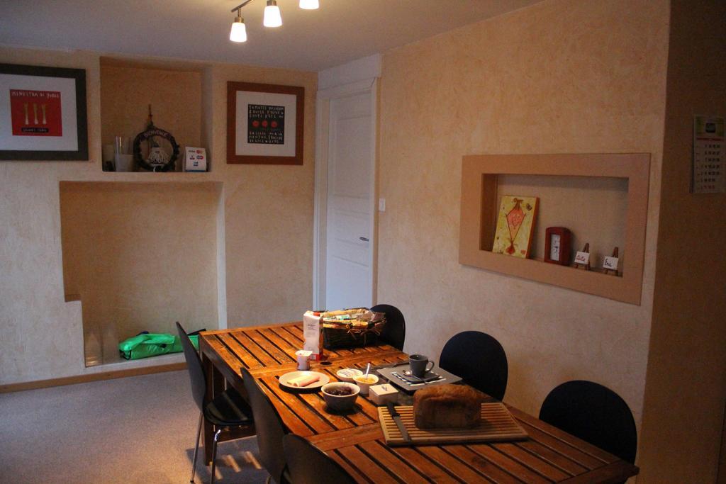 Au Coeur Du Vignoble Sur Bursins Bed & Breakfast Екстериор снимка