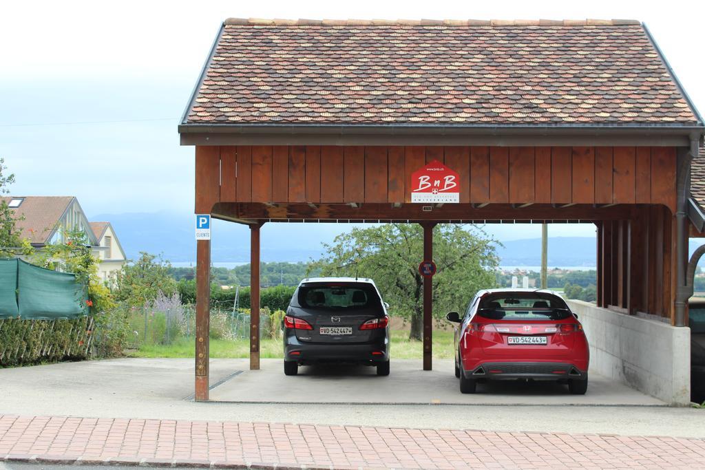 Au Coeur Du Vignoble Sur Bursins Bed & Breakfast Екстериор снимка