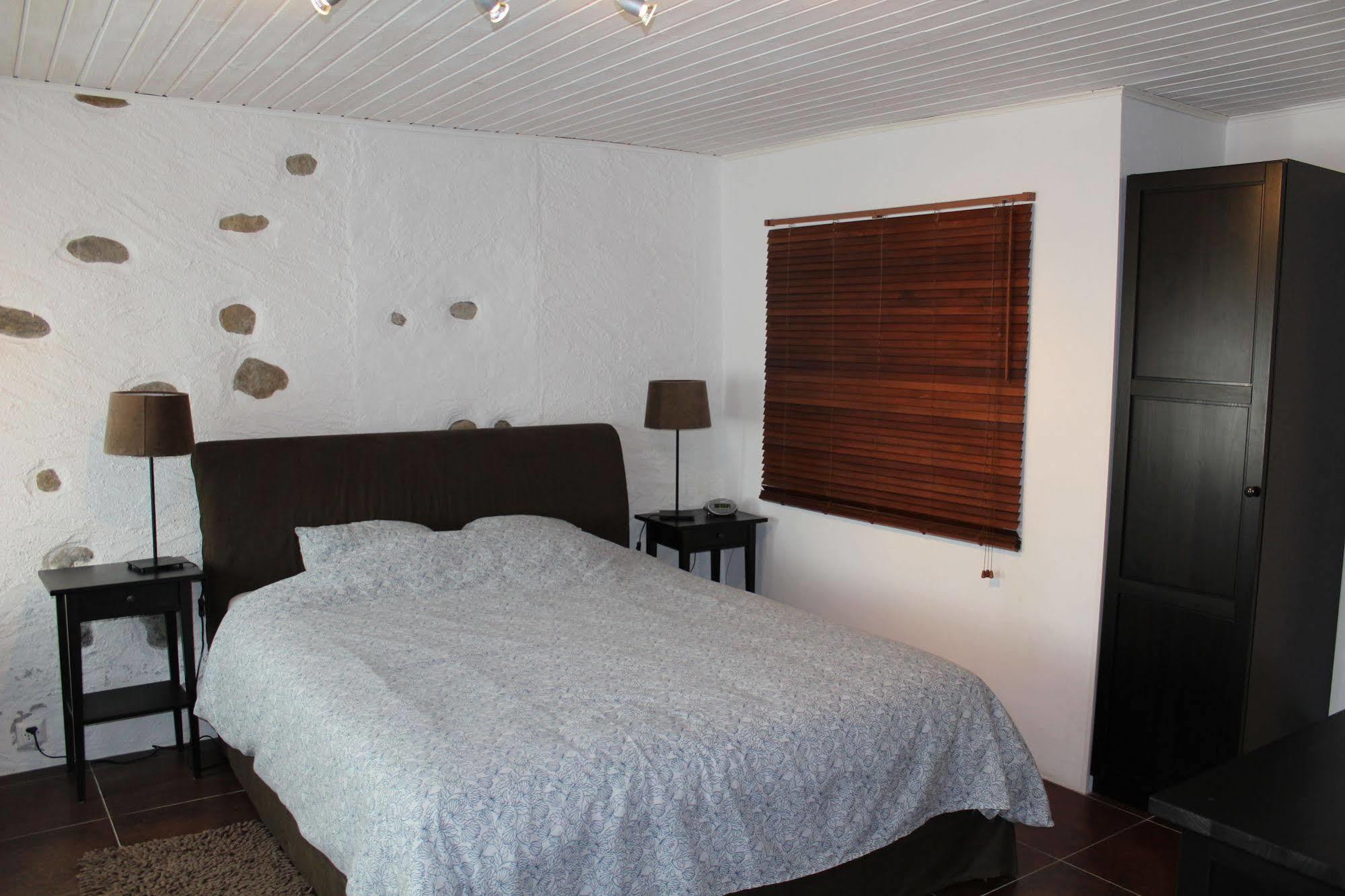 Au Coeur Du Vignoble Sur Bursins Bed & Breakfast Екстериор снимка